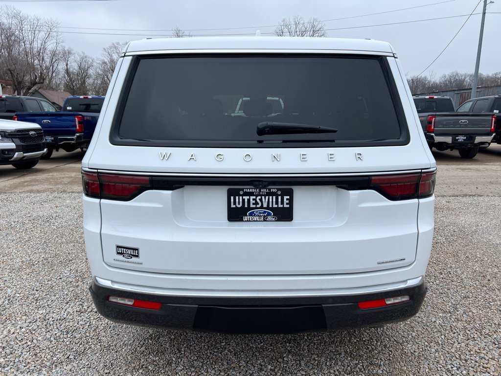 Used 2022 Jeep Wagoneer Series III AWD/4WD image 7
