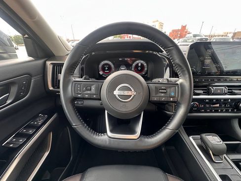 Certified 2025 Nissan Pathfinder Platinum FWD image 23