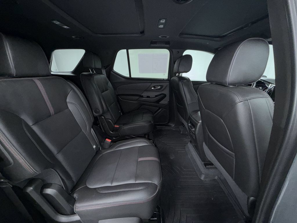 Used 2023 Chevrolet Traverse RS AWD/4WD image 17