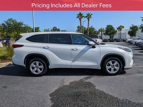 Used 2022 Toyota Highlander L FWD image 4