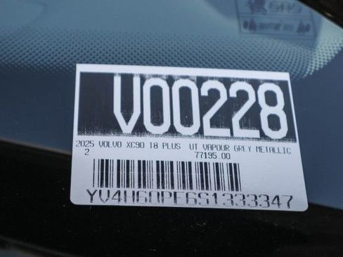 Used 2025 Volvo XC90 T8 Plus w/ Protection Package Premier AWD/4WD image 26