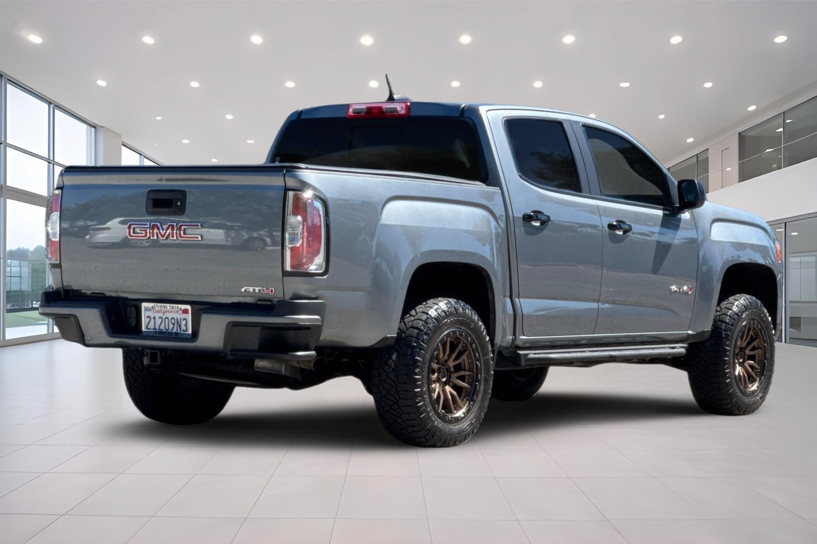 Used 2022 GMC Canyon AT4 w/ Trailering Package AWD/4WD image 4