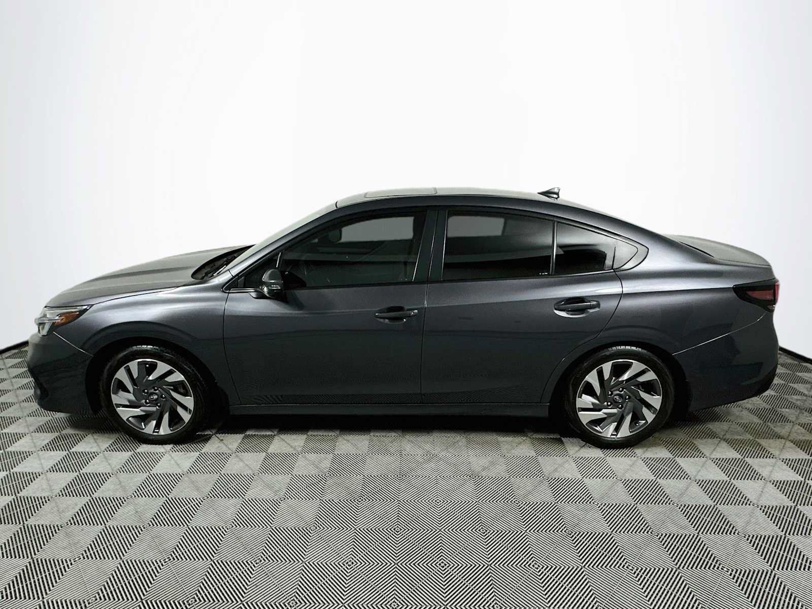 Used 2024 Subaru Legacy Limited w/ Popular Package #3 AWD/4WD image 4
