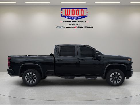 Used 2021 Chevrolet Silverado 2500 Custom w/ Custom Value Package AWD/4WD image 2