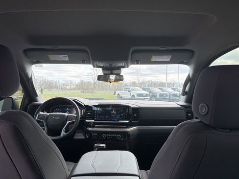 Used 2024 Chevrolet Silverado 1500 LT Trail Boss w/ Convenience Package II image 18