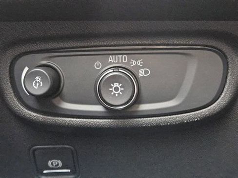 Used 2024 GMC Terrain SLE image 22