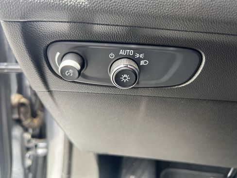 Used 2021 Buick Envision Essence AWD/4WD image 16