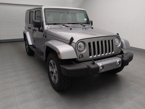 Used 2017 Jeep Wrangler Unlimited Sahara w/ Connectivity Group AWD/4WD image 14
