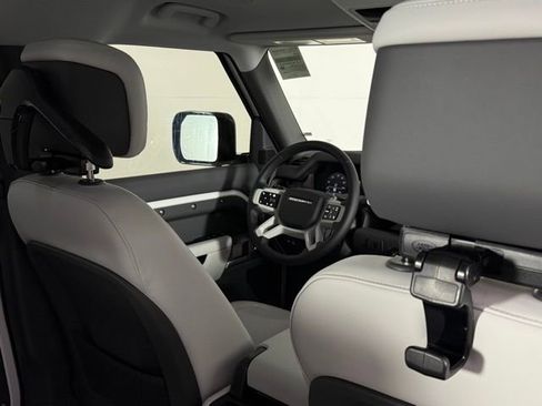 New 2025 Land Rover Defender 110 S image 32