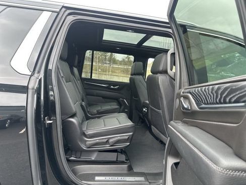 Used 2024 GMC Yukon XL Denali AWD/4WD image 16