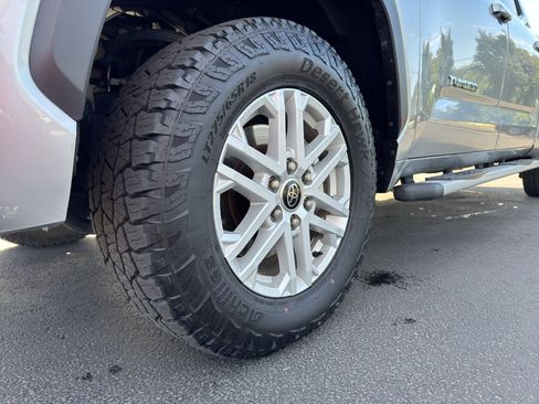 Used 2022 Toyota Tundra SR5 w/ SR5 Premium Package AWD/4WD image 18