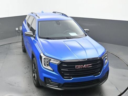 Used 2024 GMC Terrain SLE w/ Driver Convenience Package FWD image 30