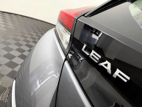 Used 2019 Nissan Leaf SV w/ SV Technology Package FWD image 12