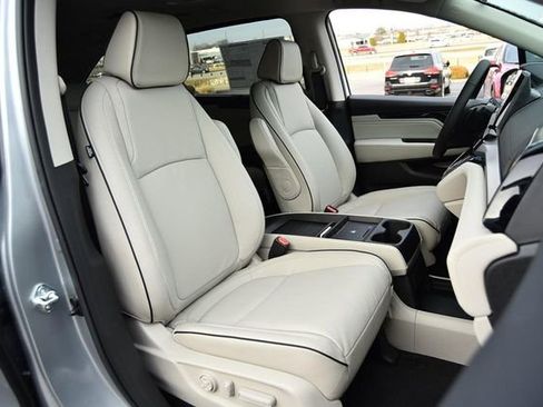 New 2026 Honda Odyssey Touring image 23