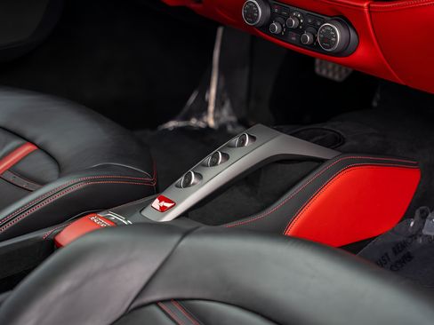 Used 2016 Ferrari 488 GTB RWD image 28