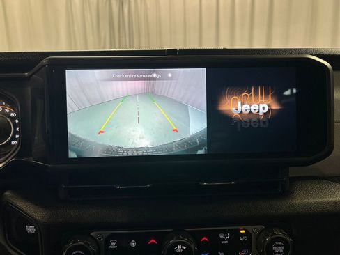 Used 2024 Jeep Wrangler Willys image 18