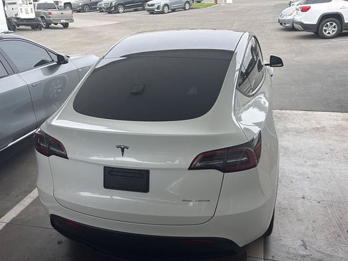 Used 2023 Tesla Model Y Long Range AWD/4WD image 4