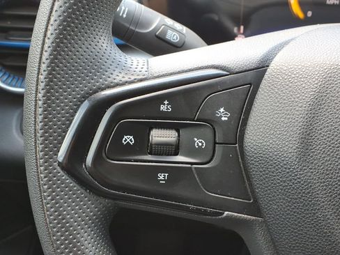 Used 2025 Chevrolet Trax LT FWD image 17