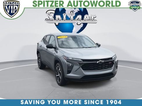 Used 2024 Chevrolet Trax RS FWD image 3