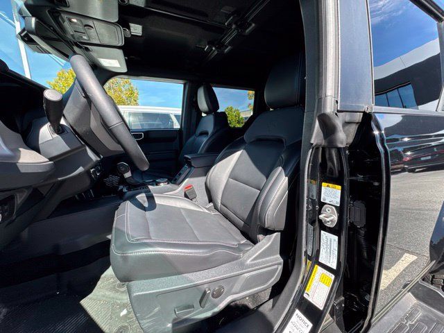 Used 2025 Ford Bronco Outer Banks AWD/4WD image 8
