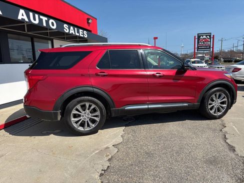 Used 2021 Ford Explorer Limited w/ Equipment Group 301A AWD/4WD image 3