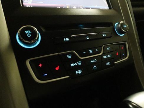 Used 2016 Ford Fusion SE w/ Equipment Group 202A FWD image 16