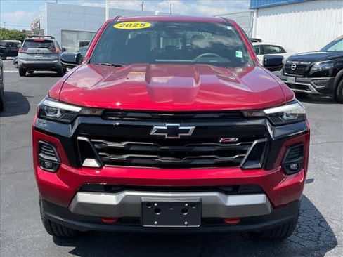 Used 2025 Chevrolet Colorado Z71 w/ Technology Package AWD/4WD image 9