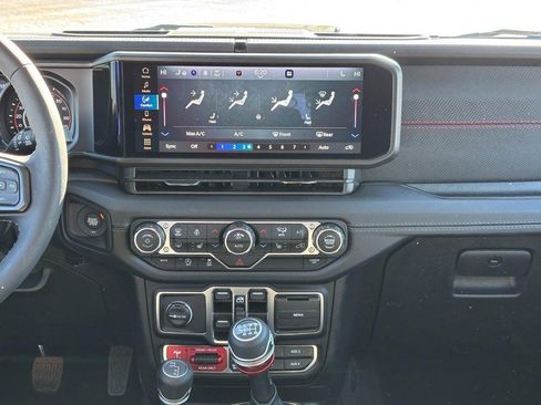 Used 2025 Jeep Wrangler Unlimited Rubicon w/ Convenience Group image 13