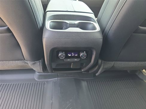 New 2026 Chevrolet Traverse LT w/ Sun and Wheel Package FWD image 17