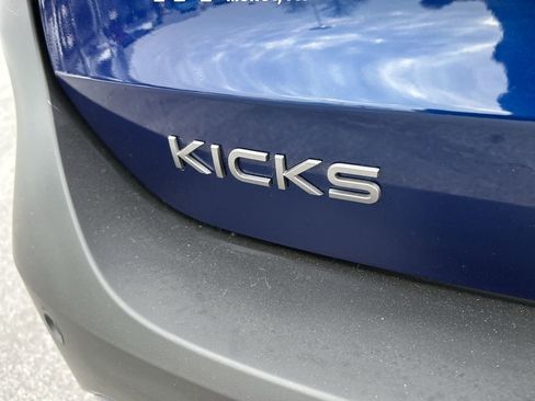 Used 2025 Nissan Kicks SR w/ SR Premium Package image 11