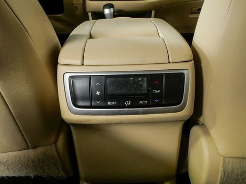 Used 2018 Toyota Highlander XLE FWD image 18