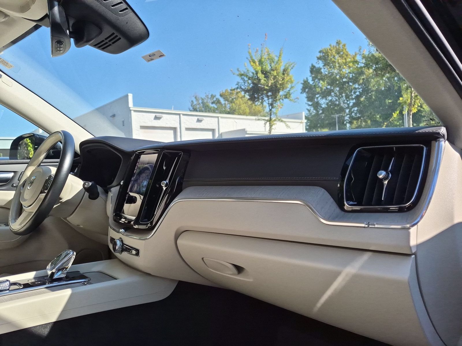Used 2022 Volvo XC60 B5 Inscription w/ Advanced Package FWD image 34
