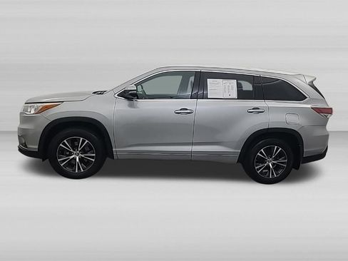 Used 2016 Toyota Highlander XLE AWD/4WD image 6