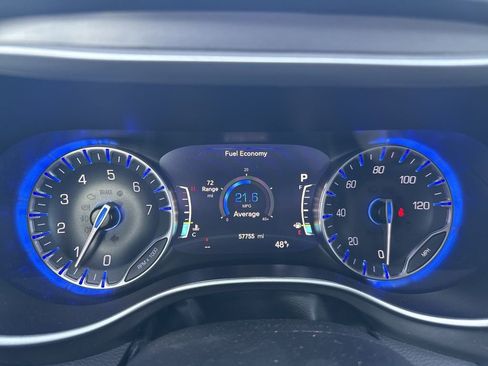 Used 2023 Chrysler Pacifica Touring-L image 10