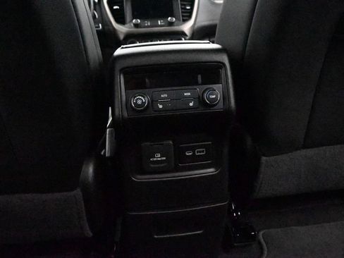 Used 2022 GMC Acadia Denali w/ Denali Ultimate Package AWD/4WD image 17