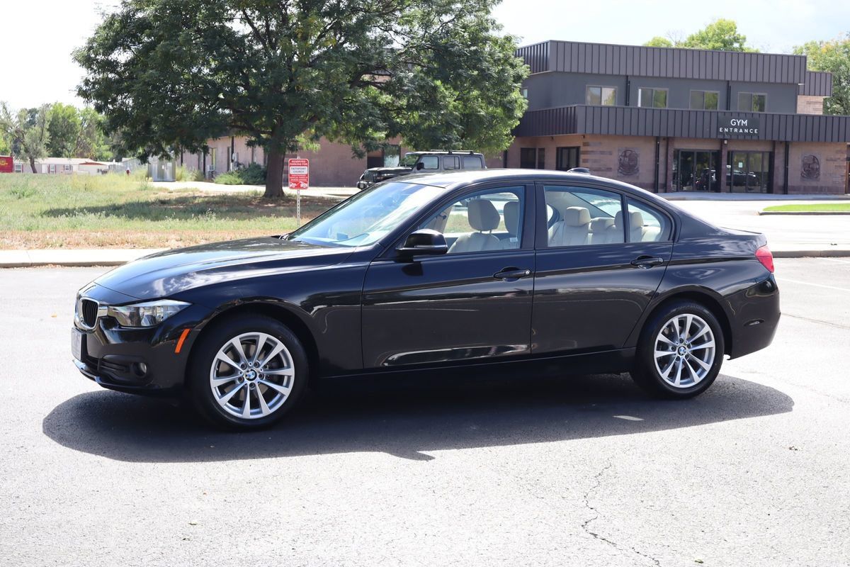Used 2017 BMW 320i xDrive Sedan AWD/4WD image 10