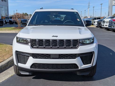 New 2026 Jeep Grand Cherokee Laredo image 2