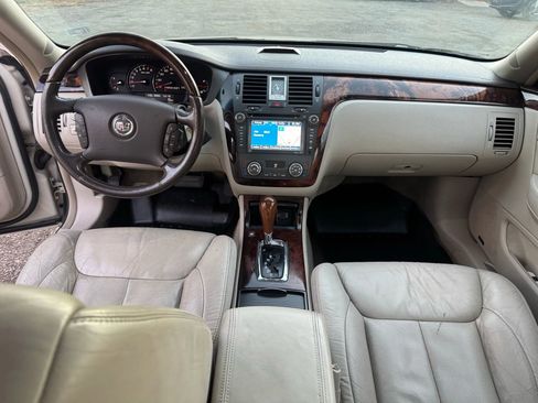 Used 2011 Cadillac DTS Premium image 23