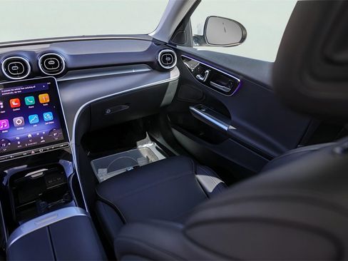 Used 2025 Mercedes-Benz C 300 Sedan image 29