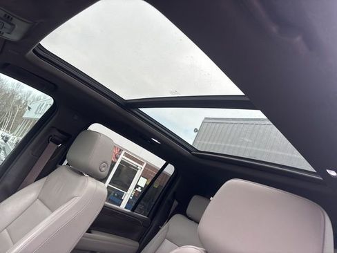 Used 2021 Chevrolet Suburban LT image 26