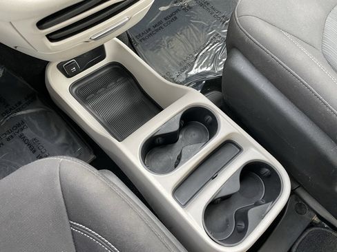 Used 2024 Chrysler Voyager LX image 16