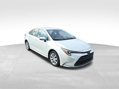 Used 2024 Toyota Corolla LE image 9