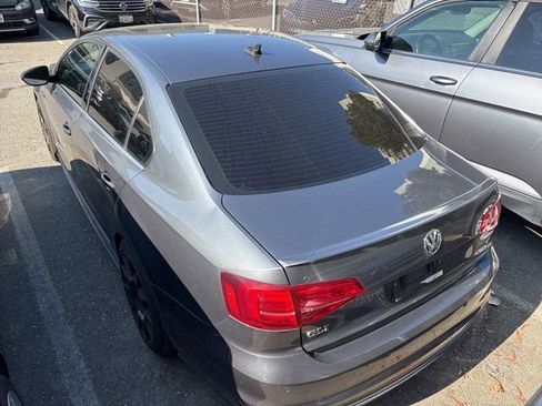 Used 2017 Volkswagen Jetta GLI image 4