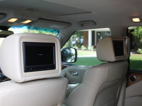 Used 2014 INFINITI QX80 4WD w/ Theater Package image 21