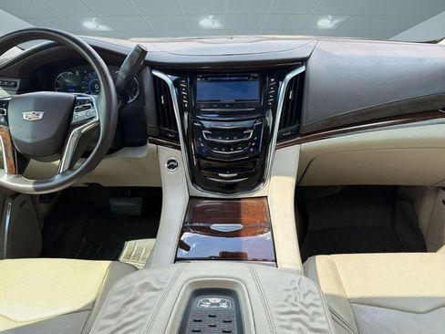 Used 2017 Cadillac Escalade Luxury image 28
