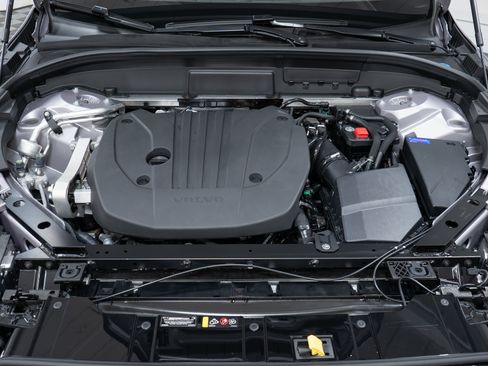 New 2026 Volvo XC60 B5 Plus w/ Climate Package AWD/4WD image 9