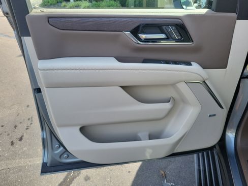 Used 2025 GMC Yukon XL Denali w/ Sun & Power Step Package AWD/4WD image 19