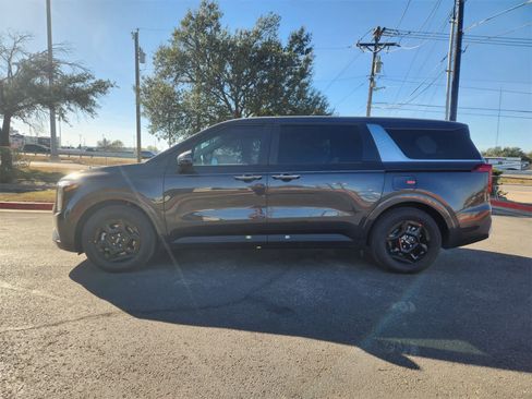 New 2026 Kia Carnival LXS image 3