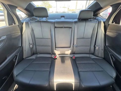 Used 2014 Chevrolet Impala LT w/ Convenience Package image 18