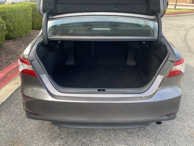 Used 2018 Toyota Camry LE FWD image 6